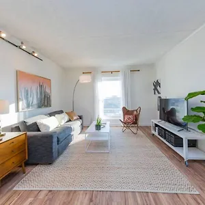 https://music-row-retreat-3-beds-1-bedroom-pool-parking.nashville-hotels.org