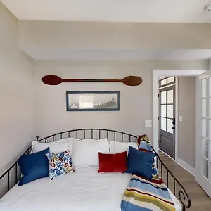 https://the-bird-house-on-turtle-bay.nashville-hotels.org