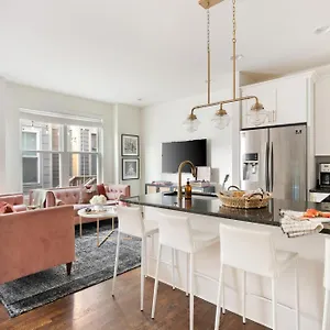 https://hart-suite-16-by-avantstay-gorgeous-town-house-w-modern.nashville-hotels.org